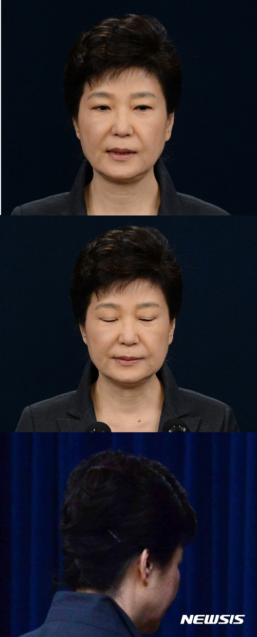 【서울=뉴시스】전진환, 전신 기자 = 박근혜 대통령이 4일 오전 최순실 게이트와 관련해 검찰수사 수용 입장을 밝히는 대국민 담화문을 침통한 표정으로 읽은 뒤 청와대 춘추관 브리핑룸을 떠나가고 있다. 2016.11.04. amin2@newsis.com