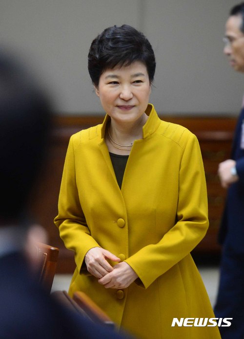 【서울=뉴시스】전신 기자 = 박근혜 대통령이 10일 청와대에서 열린 한-카자흐스탄 정상회담에 참석하고 있다. 2016.11.10 photo1006@newsis.com
