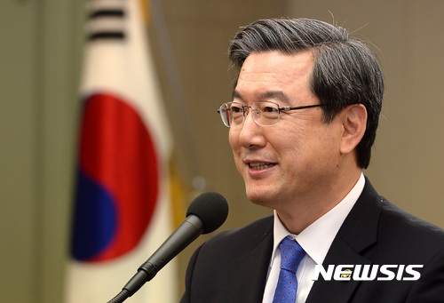 【서울=뉴시스】이영환 기자 = 10일 오후 서울 중구 프레스센터에서 열린 생태계기반의 대중소기업 상생협력 모델 토론회에서 주영섭 중소기업청장이 축사를 하고 있다. 2016.11.10.  20hwan@newsis.com