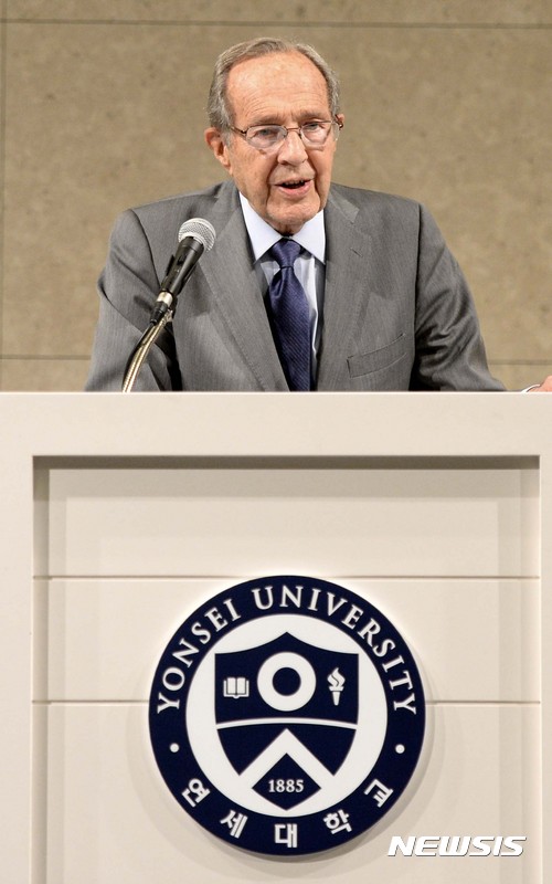 페리 "대북협상 성공 포인트는 김정은 체제 안전 보장"