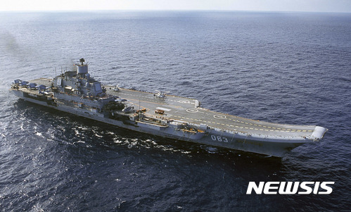 [바렌츠해=AP/뉴시스] 러시아 쿠즈네초프 항공모함이 지난 2004년 바렌츠해 해상에서 항행하고 있는 모습. 2023.07.04 