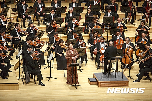 【서울=뉴시스】NHK 심포니 오케스트라 & 데이비드 진먼 구레츠키 교향곡 3번(사진=금호아시아나문화재단)