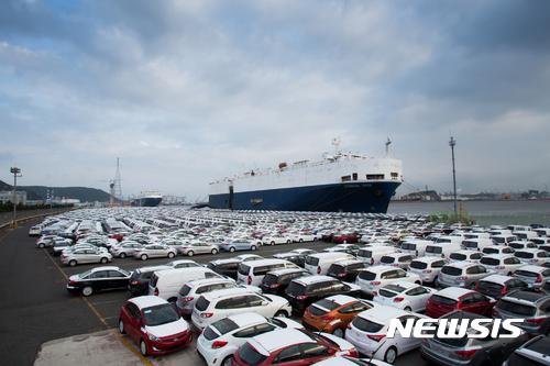 현대자동차 울산공장 인근 수출 선적장