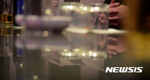 【서울=뉴시스】조수정 기자 = 전직 조폭 동아파 행동대장 출신 A씨가 위클리뉴시스와 인터뷰 하고 있다. A씨는 "폭력조직에 몸담은 것을 후회한다"고 전했다. 2016.11.28.&nbsp;&nbsp; chocrystal@newsis.com