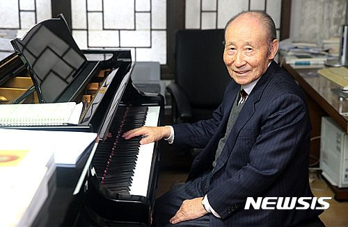 【부산=뉴시스】허상천 기자 = 한국예총 부산시연합회는 제1회 예인예술상에 제갈삼 선생을 선정했다고 29일 밝혔다. 2016.11.29. (사진 = 부산예총 제공)&nbsp; photo@newsis.com