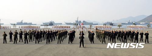 【서울=뉴시스】 해군·해병대 사관후보생 임관식 모습. (뉴시스DB)