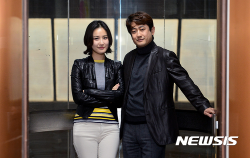 【서울=뉴시스】권현구 기자 = 국립오페라단 '로미오와 줄리엣'의 소프라노 박혜상과 테너 김동원이 5일 오후 서울 서초구 예술의전당에서 뉴시스와 인터뷰 전 포즈를 취하고 있다. 2016.12.06. stoweon@newsis.com