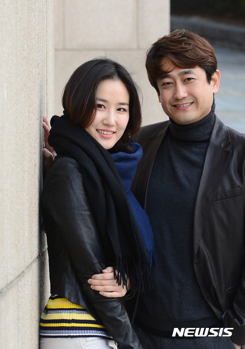 【서울=뉴시스】권현구 기자 = 국립오페라단 '로미오와 줄리엣'의 소프라노 박혜상과 테너 김동원이 5일 오후 서울 서초구 예술의전당에서 뉴시스와 인터뷰 전 포즈를 취하고 있다. 2016.12.06. stoweon@newsis.com