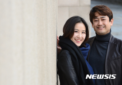 【서울=뉴시스】권현구 기자 = 국립오페라단 '로미오와 줄리엣'의 소프라노 박혜상과 테너 김동원이 5일 오후 서울 서초구 예술의전당에서 뉴시스와 인터뷰 전 포즈를 취하고 있다. 2016.12.06. stoweon@newsis.com