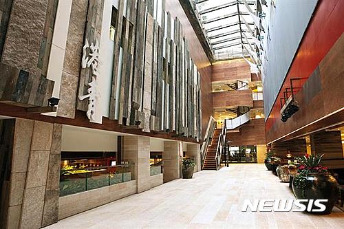 【서울=뉴시스】홍콩 내 호텔 검색 순위 1위 '더 솔즈베리 YMCA 오브 홍콩'. (사진=호텔스컴바인 제공)