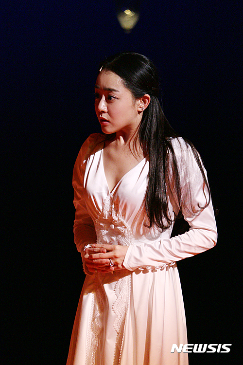 【서울=뉴시스】문근영, 연극 '로미오와 줄리엣'(사진=샘컴퍼니)