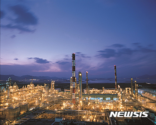 [환경규제 강화]철강·정유·화학업계, 고민 깊어져···대책마련 '부심'