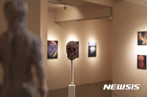 【서울=뉴시스】윤종석 작가가 대만 줄리아갤러리에서 개인전을 열고 있다.