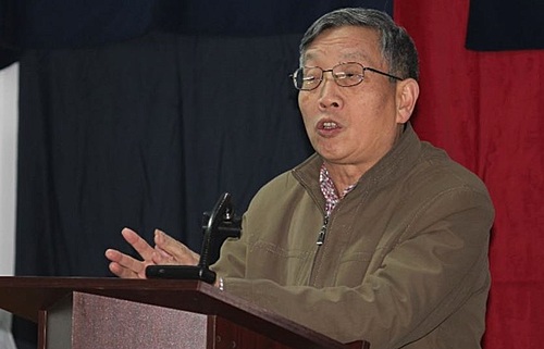 【서울=뉴시스】최근 도널드 트럼프 미국 당선인의 '하나의 중국' 원칙을 위협하는 행보로 미·중 양국 갈등이 예고되는 가운데 미국 거주 중국 전문가가 트럼프의 발언은 미중 관계를 훼손하지 않을 수 있다고 분석해 주목받고 있다. 미국에서 운영되는 중문판 정치매체인 '베이징의 봄'의 후핑(胡平) 전 주필은 13일(현지시간) 미국의소리방송에 이같이 밝혔다. 후 전 주필의 자료 사진. (사진출처: 미국의소리방송)