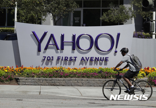 【서니베일=AP/뉴시스】 미국 캘리포니아주 서니베일에 있는 야후 본사. 야후는 지난 14일 10억건의 사용자계정이 해킹당했다고 발표, 사이버 보안문제가 미국 사회를 뒤흔들고 있다. 이번 해킹은 미국 역사상 최대의 인터넷 해킹으로 기록되고 있다.2016.12.16&nbsp;&nbsp; 