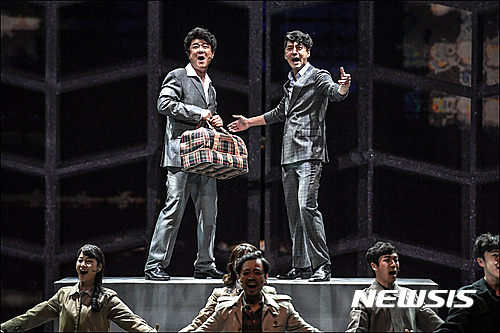 【서울=뉴시스】1994년 MBC TV 주말 드라마 81부작으로 선보인 '서울의 달'이 뮤지컬로 옮겨졌다.(사진=세종문화회관)