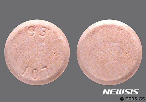 【서울=뉴시스】박상주 기자 =&nbsp; 영국의 파이낸셜타임스(FT)는 18일(현지시간) 미국의 구충제 가격이 영국보다 200배나 더 높은 것으로 나타났다고 보도했다. FT 보도에 따르면 미국 제약회사인 임팩스 래보라토리스(Impax Laboratories)가 올해 팔기 시작한 광범위 구충제인 메벤다졸의 평균 도매가격은 442달러(약 52만원)이다. 구충제는 대개 두 알을 복용해야 하기 때문에 요충 치료를 위해서는 884달러(약 104만원)를 들여야 한다. <출처: 구글> 2016.12.18.&nbsp; 