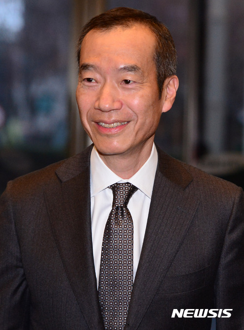 【서울=뉴시스】김선웅 기자 = 최치훈 삼성물산 사장이 21일 오전 서울 서초구 삼성전자 서초사옥에서 열린 삼성 수요 사장단 회의에 참석하고 있다. 2016.12.21.&nbsp; mangusta@newsis.com 