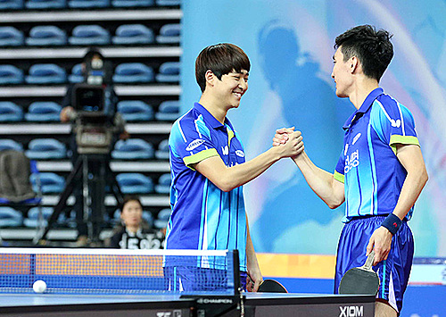 【서울=뉴시스】삼성생명 이상수(오른쪽)-박강현 조. (사진=더핑퐁 안성호 기자 제공)