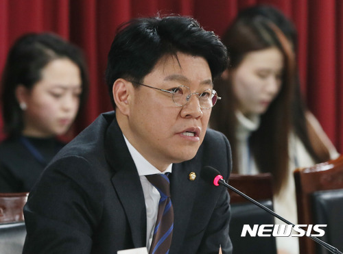 【의왕=뉴시스】국회사진기자단 = 장제원 새누리당 의원이 26일 경기 의왕시 서울구치소에서 열린 '박근혜 정부의 최순실 등 민간인에 의한 국정농단 의혹사건 진상규명을 위한 국정조사특별위원회 현장 청문회'에서 의사진행 발언을 하고 있다. 2016.12.26. photo@newsis.com