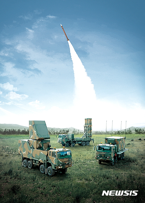 【서울=뉴시스】정윤아 기자 = 순수 국내 기술로 개발된 중거리 지대공 유도미사일로 국방과학연구소(ADD)가 2011년 완성했다(사진제공=국방과학연구소) yoona@newsis.com 