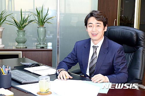 【울산=뉴시스】조현철 기자 = 세진중공업(회장 윤종국)은 이번 정기 임원인사에서 종합기획실을 신설하고 윤 회장의 장남인 윤지원씨를 신임 전무이사로 발탁했다고 2일 밝혔다. 2017.01.02. (사진=세진중공업 제공)&nbsp;&nbsp; photo@newsis.com