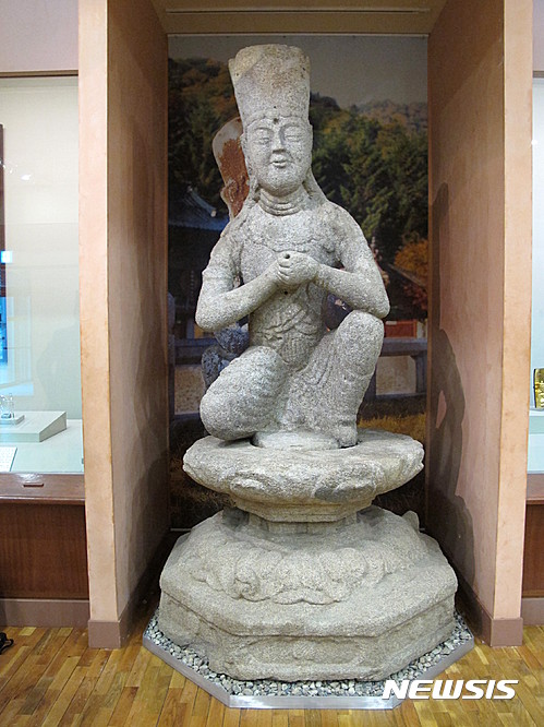【서울=뉴시스】평창 월정사 석조보살좌상 