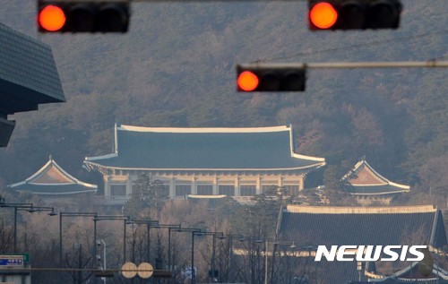 【서울=뉴시스】 김기식 금융감독원장 사의 표명으로 문재인 정부는 출범 1년여 만에 역대 최장 1기 조각과 최다 사퇴자란 불명예 기록을 공고히 하게 됐다. 정권 초부터 발목을 잡은 인사 검증 논란은 집권 2년차에도 계속될 것으로 보인다. (사진=뉴시스 자료사진) 2018.04.16. photo@newsis.com