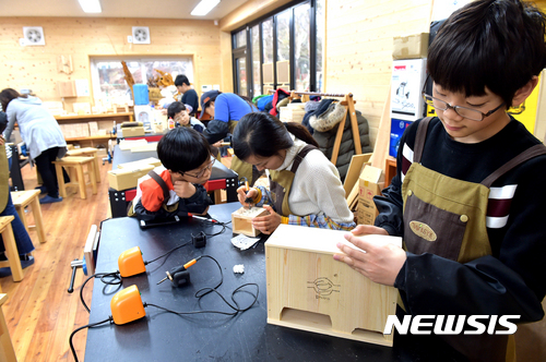 “방학 때는 아이 데리고 출근하죠”…日 진화하는 육아친화 근무제