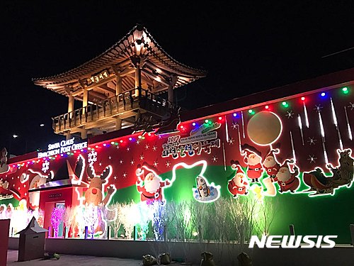 【화천=뉴시스】한윤식 기자 = 8일 강원 화천 산천어축제장에 마련될 핀란드 '산타 우체국 대한민국 본점'이 14일 오픈을 앞두고 준비에 분주하다.2017.01.08. ysh@newsis.com
