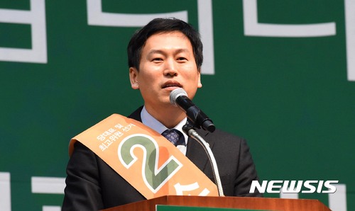 【대전=뉴시스】함형서 기자 = 손금주 국민의당 당대표 후보가 9일 오후 대전 기독교연합봉사회관에서 열린 합동연설회에서 지지를 호소 하고 있다. 2017.01.09. foodwork23@newsis.com