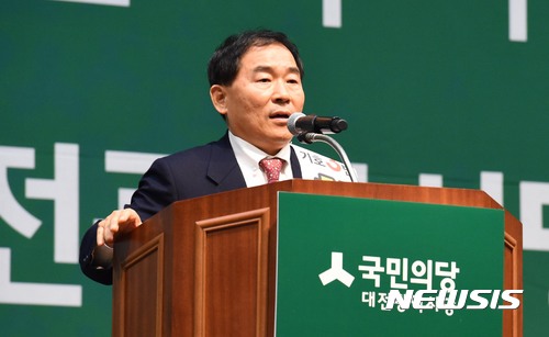 【대전=뉴시스】함형서 기자 = 황주홍 국민의당 당대표 후보가 9일 오후 대전 기독교연합봉사회관에서 열린 합동연설회에서 지지를 호소 하고 있다. 2017.01.09. foodwork23@newsis.com