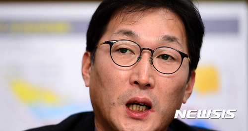 【서울=뉴시스】추상철 기자 = 이창우 동작구청장이 10일 오후 서울 동작구청 집무실에서 뉴시스와 신년 인터뷰를 갖고 있다. 2017.01.11.&nbsp; scchoo@newsis.com