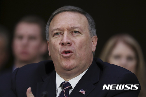 【워싱턴=AP/뉴시스】마이클 폼페오 미국 중앙정보국(CIA) 국장 내정자가 12일(현지시간) 워싱턴 상원 정보위 인준청문회에서 발언하고 있다. 2017.10.13 