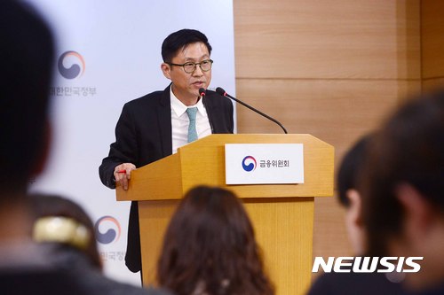 【서울=뉴시스】전신 기자 = 도규상 금융위원회 금융정책국장이 13일 서울 종로구 정부서울청사에서 '가계부채 관리 방안' 관련 상세 브리핑을 하고 있다. 2017.01.15&nbsp; photo1006@newsis.com 