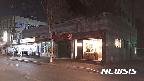 【서울=뉴시스】손대선 기자 = 짝집과 청년공방이 공존하는 강동구 성내동 성안로. sds1105@newsis.com