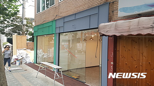 【서울=뉴시스】변종카페들이 자리잡던 강동구 성안로에 처음 들어선 엔젤공방 1호 입주기. (사진 = 강동구 제공) photo@newsis.com