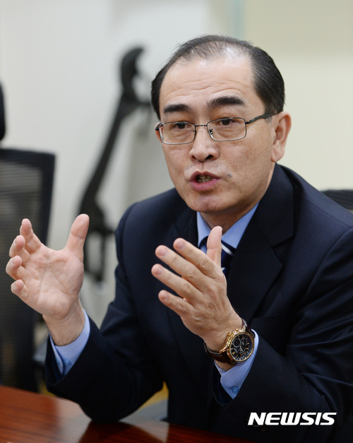 【서울=뉴시스】김진아 기자 = 태영호 전 주영 북한대사관 공사가 17일 오전 서울 여의도 국회 의원회관에서 열린 북한의 변화와 한반도 통일을 위한 국회의 역할 초청 좌담회에서 발언을 하고 있다. 2016.01.17.&nbsp; bluesoda@newsis.com