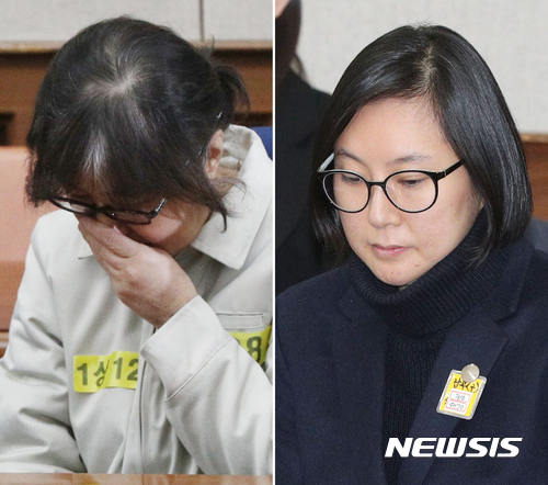 【서울=뉴시스】사진공동취재단 = 지난 2017년 1월17일 서울 서초동 서울중앙지법에서 열린 재판에 최서원(개명 전 최순실)씨가 피고인석에 앉아 있다. 앞서 입정한 장시호씨(오른쪽) 2017.01.17. photo@newsis.com