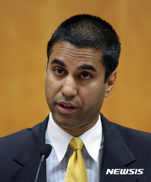 【워싱턴=AP/뉴시스】미국 연방통신위원회(FCC)가 '망 중립성 원칙(Net Neutrality Rules)'을 폐지하기로 했다. 사진은 2013년 파이 당시 위원이 FCC 회의에서 발언하고 있는 모습. 2017.01.24 