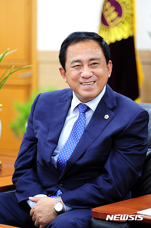 [신년인터뷰]양준욱 서울시의회 의장 "정책보좌관제 반드시 실현"