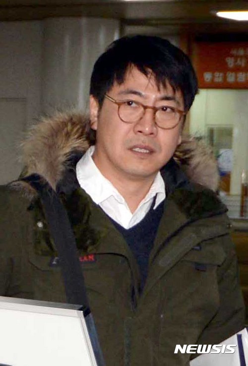 【서울=뉴시스】고범준 기자 = 비선실세 최순실씨와 안종범 전 청와대 정책조정수석의 제7차 공판이 열린 24일 오후 서울 서초구 서울중앙지법에서 노승일 K스포츠재단 부장이 법정에 증인으로 출석하고 있다. 2017.01.24.  bjko@newsis.com