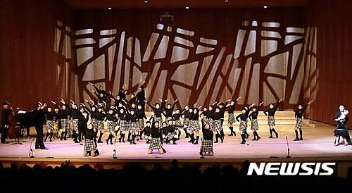 【부산=뉴시스】허상천 기자 = 부산시립소년소녀합창단은 문화예술 창달의 주역이 될 참신하고 유능한 신규단원을 공개 모집한다고 29일 밝혔다. 2017.01.29. (사진 = 부산시립소년소녀합창단 제공)&nbsp; photo@newsis.com