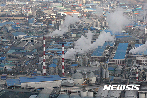 【전주=뉴시스】정경재 기자 = 설 연휴 마지막 날인 30일 헬기에서 내려다 본 전북 전주시 팔복동 공업단지 모습. 2017.01.30. (사진= 전북사진기자단·항공촬영협조= 전북경찰청 항공대 기장 강기철 경위, 부기장 김종석 경위)&nbsp; jkj1122@newsis.com