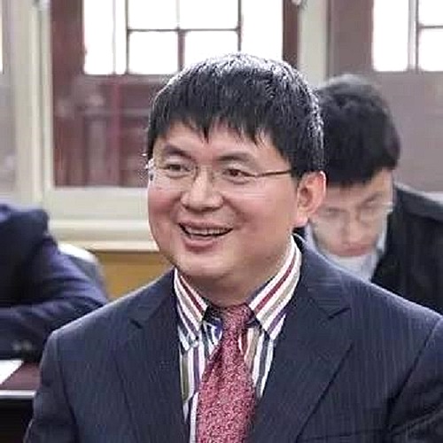 【서울=뉴시스】중국 시진핑 국가주석 큰 누나 부부의 재산 증식에 연루된 것으로 알려진 대형 투자회사 창업자가 홍콩에서 중국 공안 당국에 의해 전격 체포돼 베이징으로 송환된 것으로 알려졌다. 1일 홍콩 일간지 사우스차이나모닝포스트(SCMP) 등은 소식통을 인용해 중국 투자회사 밍톈(TOMORROW) 그룹 창업자 샤오젠화(肖建華) 회장이 지난달 27일 홍콩 포시즌스호텔에서 십여 명의 공안에 체포돼 비정상적인 방식으로 중국 본토에 보내졌다고 전했다. 샤오 회장의 자료 사진. (사진출처: 바이두) 2017.02.01 