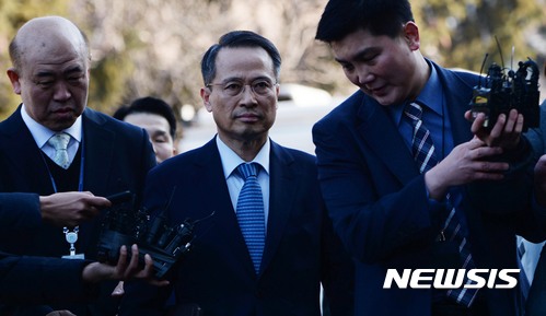 【서울=뉴시스】홍효식 기자 = 김규현 전 청와대 외교안보수석 비서관이 지난해 2월 1일 헌법재판소에서 열린 박근혜 전 대통령 탄핵심판 10차 변론기일인 1일 증인으로 출석하고 있다. 2017.02.01. yesphoto@newsis.com