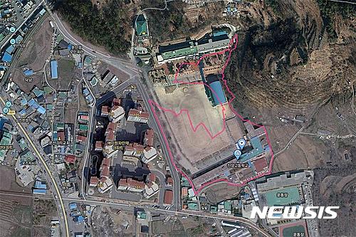 【창원=뉴시스】 홍정명 기자 = 사진 속의 붉은 선 안은 경남도교육청이 경남교육문화체험관 설립을 추진하는 진주시 문산읍 삼곡리 660 옛 진양고등학교 부지이다. 붉은 선 위쪽은 경남학생안전체험관이 들어설 예정인 진주시 문산읍 삼곡리 640-1 옛 문산중학교 전경이다.2017.02.01.(사진=경남도교육청 제공)&nbsp; photo@newsis.com&nbsp; 