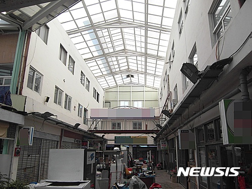【울산=뉴시스】박일호 기자 = 울산시 동구는 전통시장 활성화 사업 중 하나인 화정동 월봉시장 아케이드 보수공사에 본격 착수한다고 2일 밝혔다. 2017.02.02. (사진=울산 동구 제공) photo@newsis.com