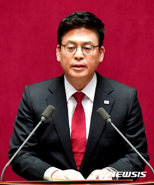 【서울=뉴시스】김진아 기자 = 새누리당 정우택 원내대표가 3일 오전 서울 여의도 국회 본회의장에서 열린 제349회국회(임시회) 제3차 본회의에서 교섭단체 대표연설을 하고 있다. 2017.02.03. bluesoda@newsis.com