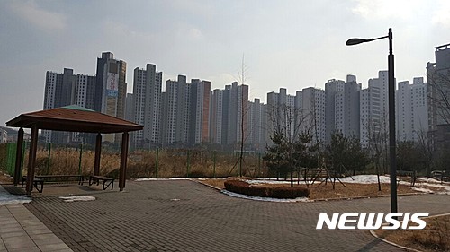 【김포=뉴시스】이승주 기자 = 경기 김포시 장기동 한강 센트럴 자이 3500여 가구가 지난달 입주를 시작했다. 올해 김포신도시에는 대규모 입주 물량이 집중한다. 2017.02.03.&nbsp; joo47@newsis.com